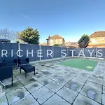 Modern 1-2 Bedroom East Ldn Flat With Private Garden
