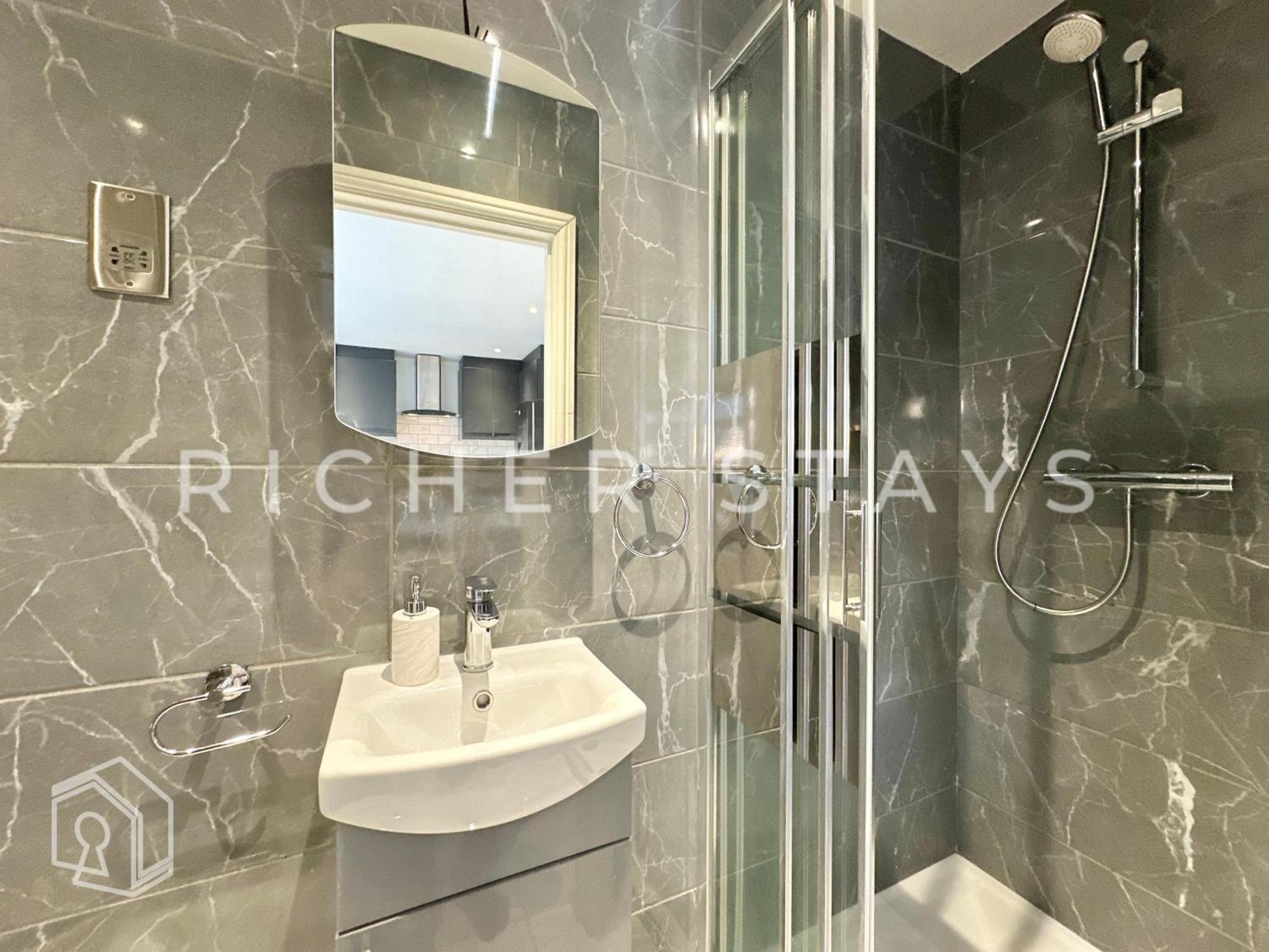 Modern 1-2 Bedroom East Ldn Flat With Private Garden *